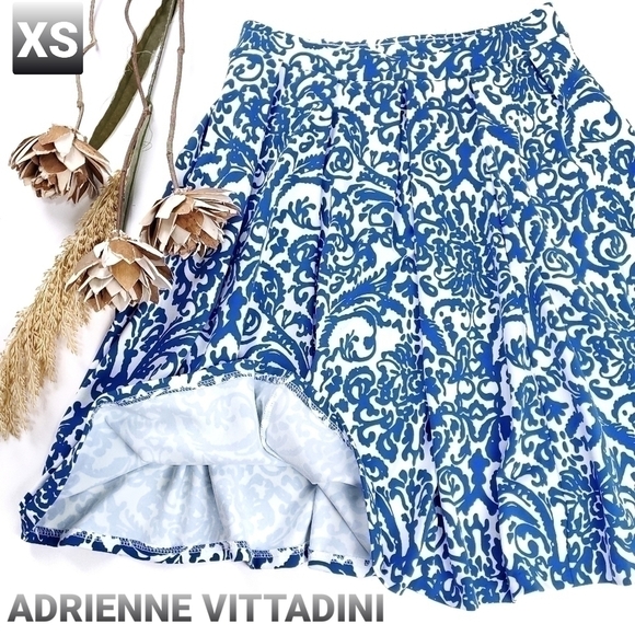 Adrienne Vittadini Dresses & Skirts - Adrienne Vittadini Vibrant Blue Wht Sport Skirt XS